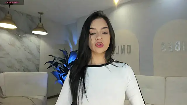 Snapshot of AlanaCraft chatting on 09/15/25, 12:16 AlanaCraft online show from 09/15/25, 12:16