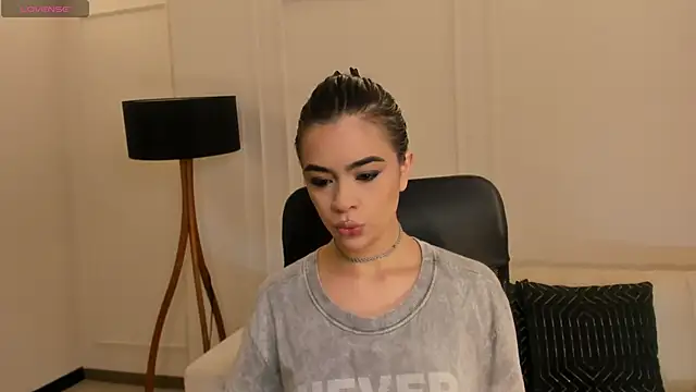 Snapshot of AlanaCraft chatting on 10/18/25, 12:17 AlanaCraft online show from 10/18/25, 12:17