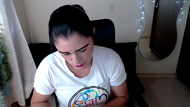 LUCY LI online show from 12/06/24, 12:27