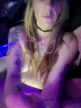 Snapshot of Aliiv21 chatting on 03/11/25, 12:17 Aliiv21 online show from 03/11/25, 12:17