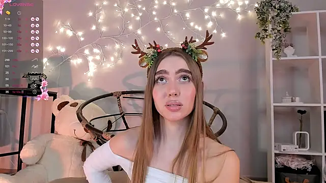 Snapshot of Lili_Roze_ chatting on 12/27/24, 03:42 Lili Roze online show from 12/27/24, 03:42