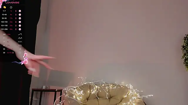 Snapshot of Lili_Roze_ chatting on 01/08/25, 09:12 Lili Roze online show from 01/08/25, 09:12