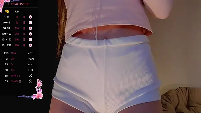 Snapshot of Lili_Roze_ chatting on 02/25/25, 09:46 Lili Roze online show from 02/25/25, 09:46