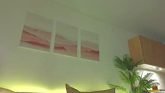 Snapshot of Lili_Roze_ chatting on 09/19/25, 05:20 Lili Roze online show from 09/19/25, 05:20