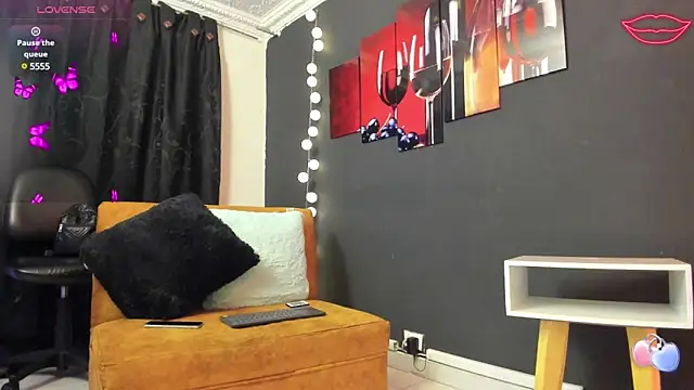 Snapshot of emma_sexxy chatting on 03/05/25, 11:06 emma sexxy online show from 03/05/25, 11:06