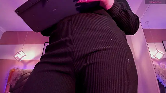 Megan mooree  online show from 01/27/25, 12:58