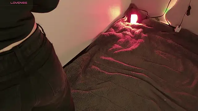 Megan mooree  online show from 09/10/25, 12:16