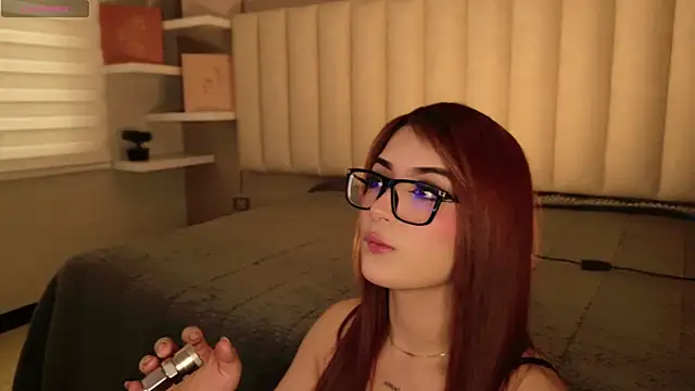 Megan mooree  online show from 09/27/25, 01:05