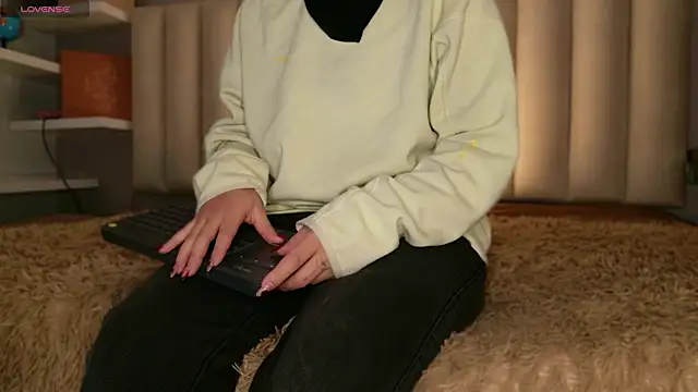 Megan mooree  online show from 04/18/26, 12:09