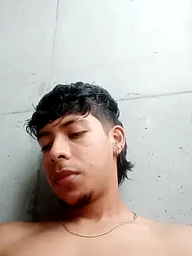 Snapshot of Elputas chatting on 10/28/25, 03:47 Elputas online show from 10/28/25, 03:47