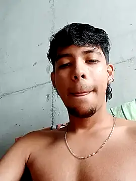 Snapshot of Elputas chatting on 10/31/25, 02:40 Elputas online show from 10/31/25, 02:40