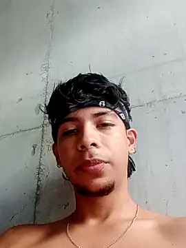 Snapshot of Elputas chatting on 11/04/25, 04:39 Elputas online show from 11/04/25, 04:39