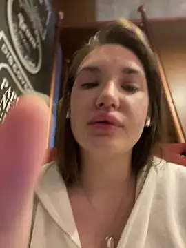 Snapshot of Holly_Molii chatting on 12/14/24, 08:23 Holly Molii online show from 12/14/24, 08:23