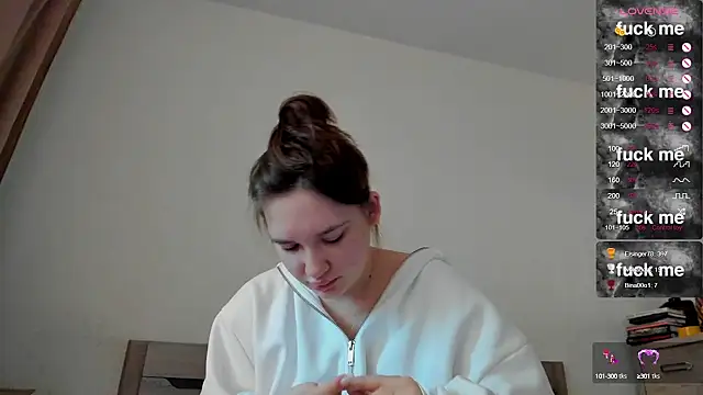 Snapshot of Holly_Molii chatting on 02/18/25, 08:16 Holly Molii online show from 02/18/25, 08:16