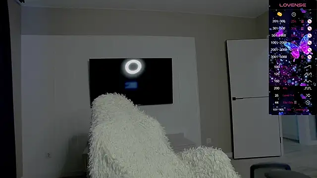 Holly Molii online show from 11/24/25, 06:13