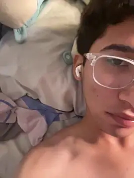 Snapshot of Gomezs-04 chatting on 03/20/25, 06:52 Gomezs-04 online show from 03/20/25, 06:52