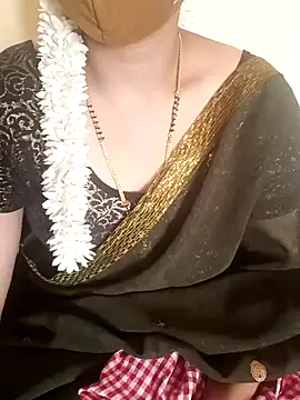Snapshot of yourtamilcouple chatting on 12/23/24, 04:33 yourtamilcouple online show from 12/23/24, 04:33