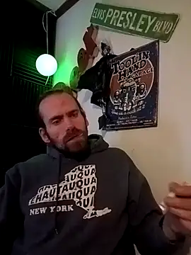 Snapshot of RobStrokes215 chatting on 12/21/24, 02:04 RobStrokes215 online show from 12/21/24, 02:04