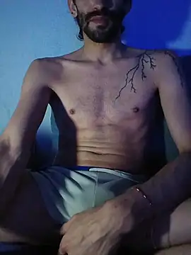 Snapshot of johngil0995 chatting on 11/03/25, 02:51 johngil0995 online show from 11/03/25, 02:51