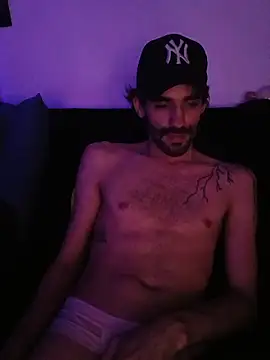 Snapshot of johngil0995 chatting on 11/10/25, 11:31 johngil0995 online show from 11/10/25, 11:31