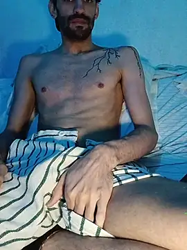 Snapshot of johngil0995 chatting on 12/04/25, 12:36 johngil0995 online show from 12/04/25, 12:36