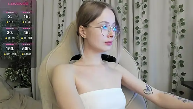 mell milles online show from 10/31/25, 03:13