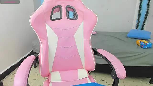 Snapshot of im_angels77 chatting on 01/06/25, 09:41 im angels77 online show from 01/06/25, 09:41