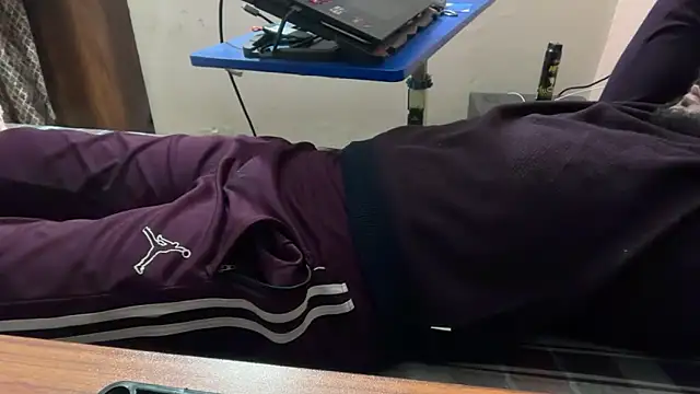 sexyboy09 online show from 10/19/25, 07:47