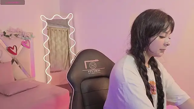 Snapshot of hina_tay chatting on 01/18/26, 03:10 hina tay online show from 01/18/26, 03:10