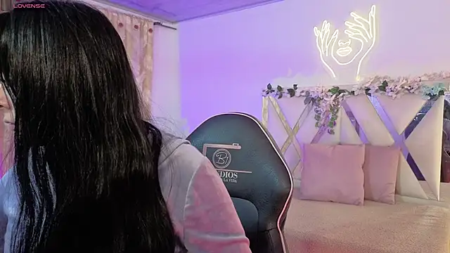 hina tay online show from 04/22/26, 03:20