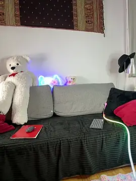 Snapshot of crazyrabbits chatting on 02/18/25, 10:25 crazyrabbits online show from 02/18/25, 10:25