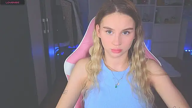 Snapshot of doll_barbieee chatting on 06/19/26, 03:05 doll barbieee online show from 06/19/26, 03:05