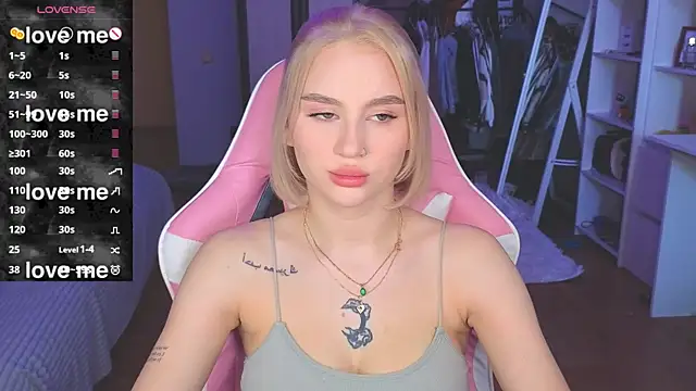Snapshot of doll_barbieee chatting on 08/03/26, 02:00 doll barbieee online show from 08/03/26, 02:00