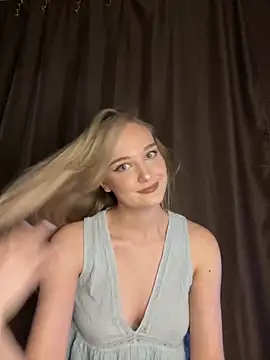 Snapshot of Alisa_Rise chatting on 01/25/25, 12:38 Alisa Rise online show from 01/25/25, 12:38