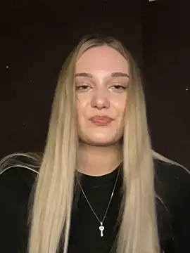 Snapshot of Alisa_Rise chatting on 02/14/25, 08:37 Alisa Rise online show from 02/14/25, 08:37