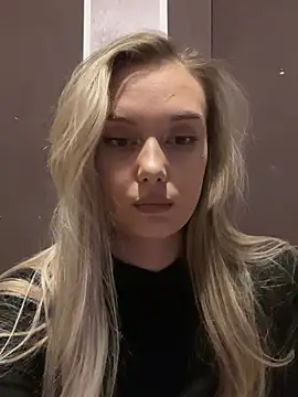 Snapshot of Alisa_Rise chatting on 02/26/25, 10:20 Alisa Rise online show from 02/26/25, 10:20