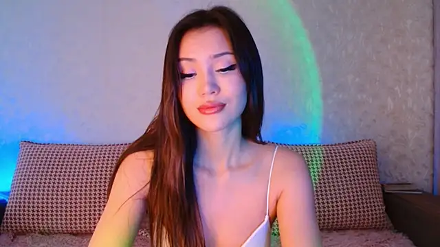 Min Jee  online show from 02/03/25, 09:41