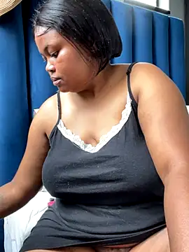 Snapshot of Curveysinaa chatting on 11/12/25, 07:20 Curveysinaa online show from 11/12/25, 07:20