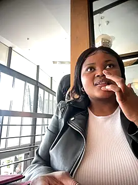 Snapshot of Curveysinaa chatting on 11/15/25, 09:28 Curveysinaa online show from 11/15/25, 09:28