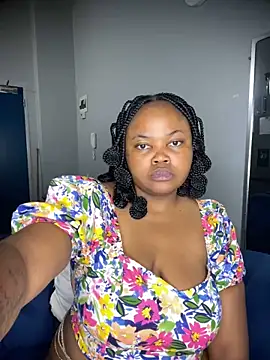 Snapshot of Curveysinaa chatting on 12/02/25, 10:05 Curveysinaa online show from 12/02/25, 10:05