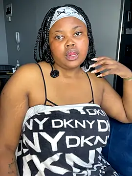 Snapshot of Curveysinaa chatting on 12/18/25, 10:54 Curveysinaa online show from 12/18/25, 10:54