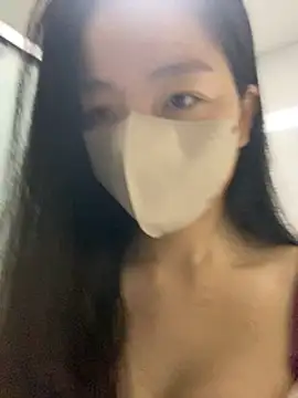 Snapshot of Claire_xixi1 chatting on 03/05/25, 10:21 Claire xixi1 online show from 03/05/25, 10:21