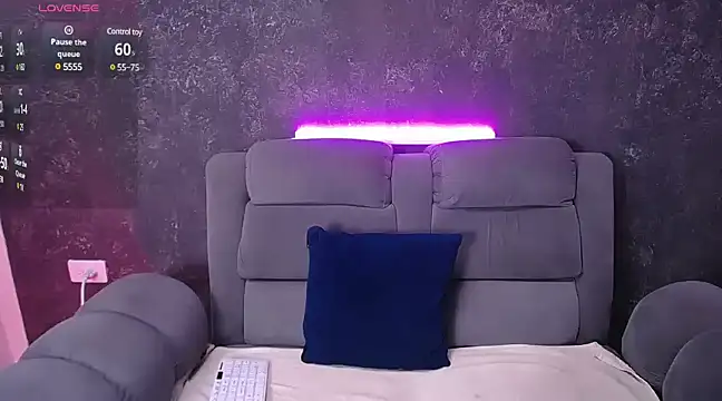 hannaa jhoonson online show from 12/12/24, 06:42