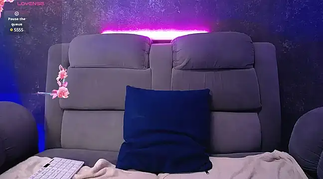 hannaa jhoonson online show from 12/13/24, 08:47