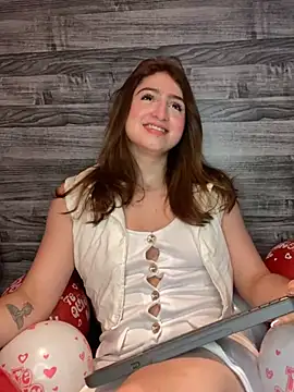 Snapshot of kamel-ayesha chatting on 02/14/25, 01:18 kamel-ayesha online show from 02/14/25, 01:18