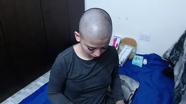 Snapshot of Bitsy_Messy chatting on 12/11/24, 12:44 Bitsy Messy online show from 12/11/24, 12:44