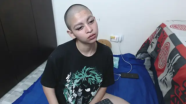 Snapshot of Bitsy_Messy chatting on 12/12/24, 02:04 Bitsy Messy online show from 12/12/24, 02:04