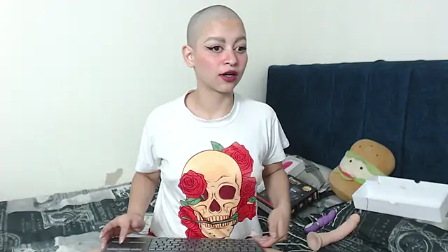 Snapshot of Bitsy_Messy chatting on 12/17/24, 03:17 Bitsy Messy online show from 12/17/24, 03:17