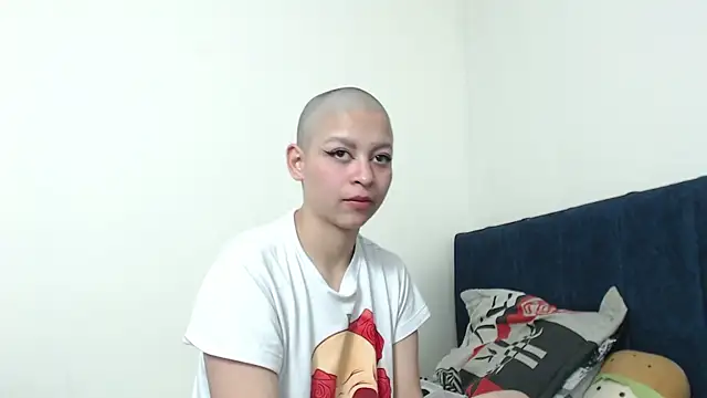 Snapshot of Bitsy_Messy chatting on 12/17/24, 09:28 Bitsy Messy online show from 12/17/24, 09:28