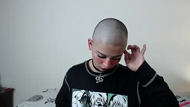 Snapshot of Bitsy_Messy chatting on 12/19/24, 09:18 Bitsy Messy online show from 12/19/24, 09:18